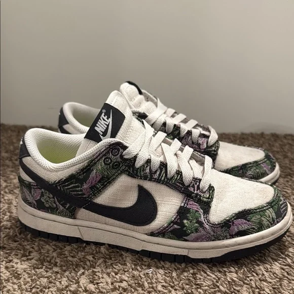 Nike Floral Dunk Low - Picture 2 of 4